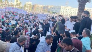 مظاهرات في طرابلس تطالب بإقالة حكومة الدبيبة