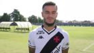 رد فعل غريب.. إطلاق نار يقطع مقابلة صحفية لكوتينيو في البرازيل (فيديو)