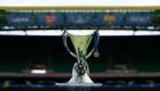 تمت إعادتها.. فيديو يوثق لحظة سرقة كأس دوري أبطال أوروبا