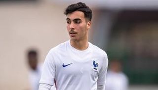 الموهبة الجزائرية يانيس سلامي