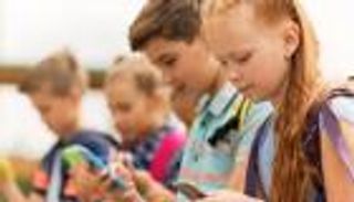 دراسة أمريكية: الاستخدام المكثف لمواقع التواصل قد يفاقم الاكتئاب لدى الأطفال