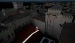 قصر الباباوات في فرنسا يستضيف عرض أزياء فاخرة بحضور السيدة الأولى