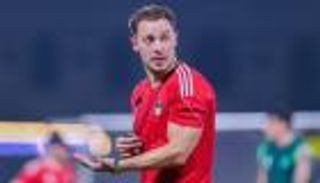 من أجل أسطورة برشلونة.. هل يضحي الأهلي بمدربه «البطل»؟