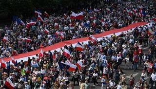 مسيرة في وارسو لأنصار مرشح تيار الوسط في انتخابات الرئاسة