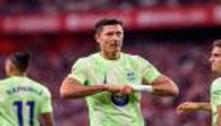 مئوية مزدوجة.. ليفاندوفسكي «التاريخي» يتوج موسم برشلونة الاستثنائي