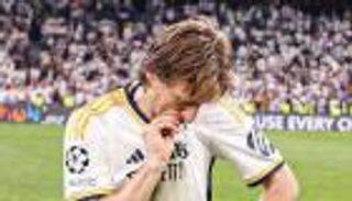 ساعات مودريتش الأخيرة في ريال مدريد.. دموع وشكر وممر شرفي (فيديو)