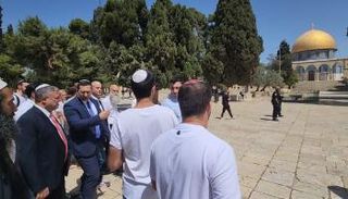 بن غفير يقتحم ساحات المسجد الأقصى