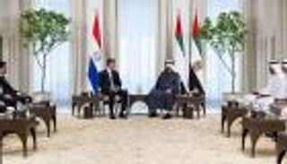محمد بن زايد يستقبل رئيس باراغواي.. تعاون واعد في الطاقة المتجددة والأمن الغذائي