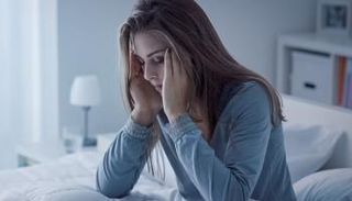 الاستيقاظ المبكر قد يكون سببه "فرط نشاط الغدة الدرقية"