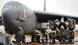 القاذفة الأمريكية بي-52