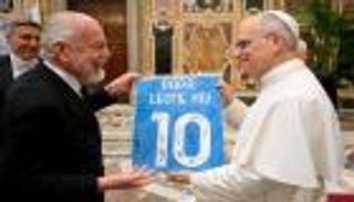 مازحهم بسبب روما.. بابا الفاتيكان يستقبل نابولي «بطل إيطاليا» (صور)