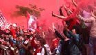 حادثة الموكب تعيد الوجع.. جماهير ليفربول وتاريخ من الألم والدم (صورة)