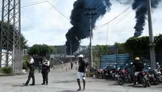 حريق ميناء إزميرالدا في الإكوادور