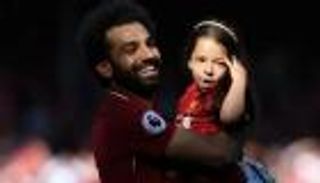 على يد محمد صلاح.. ابنته مكة تلعب الجمباز (فيديو)