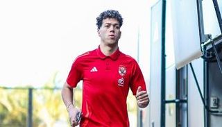 إمام عاشور لاعب الأهلي