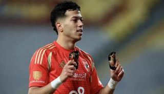 إمام عاشور لاعب الأهلي