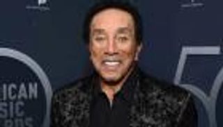 بعد اتهام أربع نساء له بالتحرش.. سموكي روبنسون يرد بدعوى مضادة