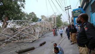 آثار العواصف في باكستان