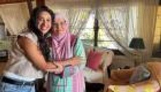 خلاف آية سماحة ومشيرة إسماعيل ينتهي بـ«زيارة واعتذار وقبلة»