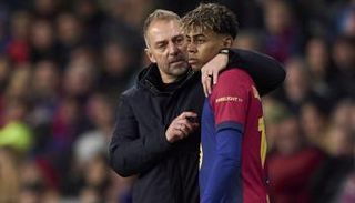 لامين يامال وهانز فليك في برشلونة