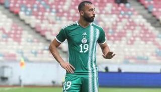 عبدلي لاعب منتخب الجزائر