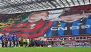 بنعش في الشارع.. جماهير ميلان تسخر من إنتر (فيديو)