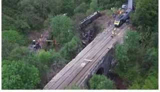 قطار يخرج من مساره في روسيا