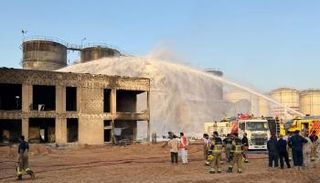 إخماد حريق ميناء الحمرية