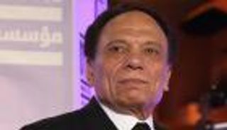 «زي الفل».. عصام إمام ينفي ما تردد عن تدهور صحة عادل إمام