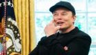 «كدمة» ماسك تثير الجدل.. مخدرات أم «لكمة إكس»؟