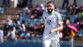 بنزية لاعب منتخب الجزائر