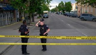 عناصر الشرطة بمكان الحادث