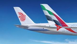 طيران الإمارات و"إير تشاينا" توقعان مذكرة لتوسيع اتفاقية تبادل الرموز