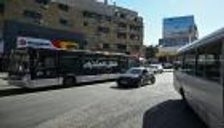 النقل العام في لبنان.. بيروت تعيد الحياة إلى الحافلات وسط أزمة خانقة (صور)