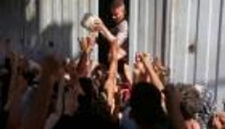 «من أجل كسرة خبز».. أب لـ6 بنات يسقط برصاص إسرائيلي في غزة