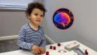 بقدرات استثنائية في القراءة واللغات.. طفل بعمر عامين ينضم إلى «منسا»