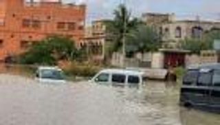 السيول تودي بحياة رجل أعمال يمني بعد يوم من وفاة والدته