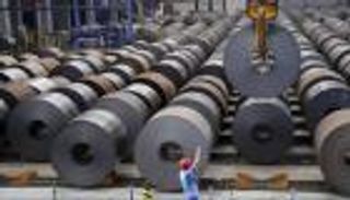 حرب الصلب للمبتدئين.. ما تحتاج لمعرفته عن الصراع الذي يهدد الأسعار