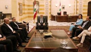 رئيس وزراء لبنان يستقبل وزير خارجية إيران