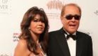 في ذكرى ميلاده.. كيف أثّر زواج محمود عبد العزيز من بوسي شلبي على أبنائه؟