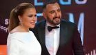 من الحج.. السقا ينفي علاقته بالمنشور المُسيء لطليقته