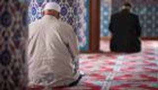 علماء الأزهر يحسمون الجدل: صلاة الجمعة لا تسقط أول أيام عيد الأضحى