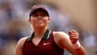 ضربت الجماهير بالكرة.. أندريفا تودع رولان غاروس بالدموع