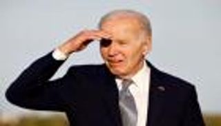 «تآمروا لإخفاء حالته العقلية».. ترامب يأمر بالتحقيق مع فريق بايدن 