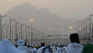 ضيوف الرحمن ينفرون من عرفات إلى مزدلفة