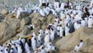 وصول حجاج بيت الله الحرام إلى صعيد عرفات بإشراف أمني وخدمي متميز