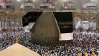 9 ألوان زيّنت كسوة الكعبة.. ولماذا كساها النبي باللونين الأحمر والأبيض؟