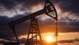 سعر النفط اليوم يتراجع لكنه يتمسك بتحقيق مكاسب أسبوعية