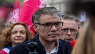  أوليفييه فور، زعيم الحزب الاشتراكي الفرنسي