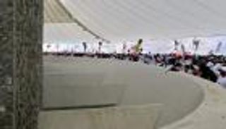 الحجاج ينهون رمي الجمرات في أول أيام التشريق